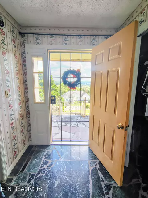Entry Way - 172 Ridgefield Rd #SW, Wise, VA 24293 photo 1 of 3
