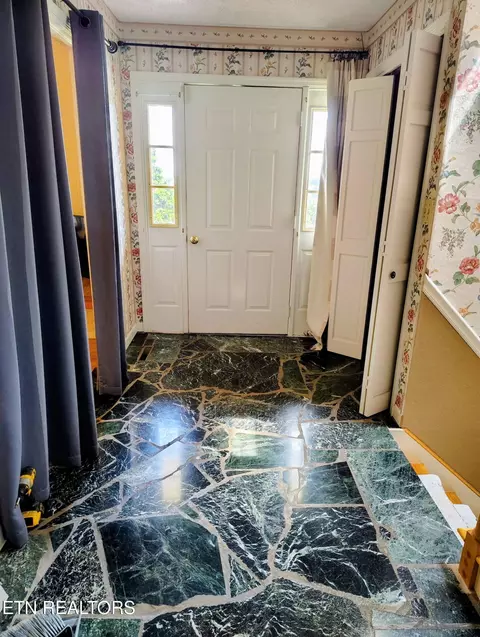 Entry Way - 172 Ridgefield Rd #SW, Wise, VA 24293 photo 2 of 3