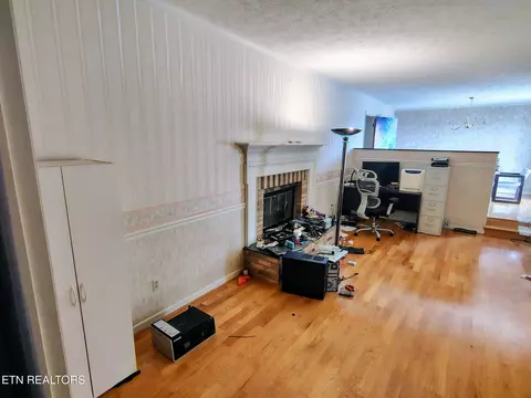 Living - 172 Ridgefield Rd #SW, Wise, VA 24293 photo 1 of 2