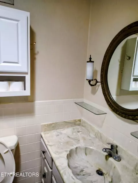 Bath - 172 Ridgefield Rd #SW, Wise, VA 24293 photo 4 of 6