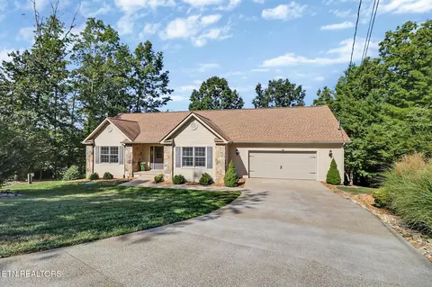 16 Needham Ter, Crossville, TN 38558