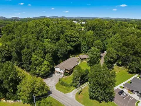 340342 Bank St, Tellico Plains, TN 37385