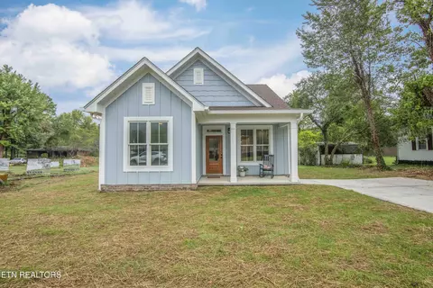 416 Kingston Ave, Oliver Springs, TN 37840