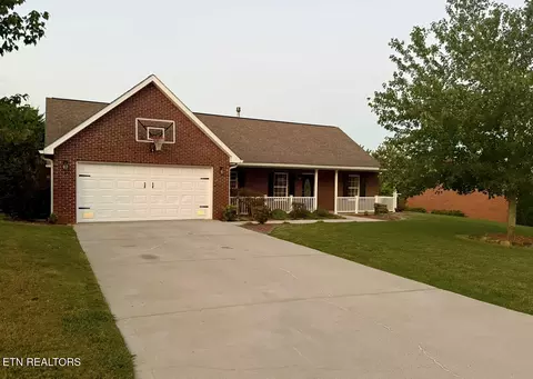 221 Flora Dr, Lenoir City, TN 37771