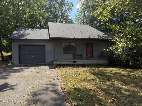 704 Ike Ln, Knoxville, TN 37918