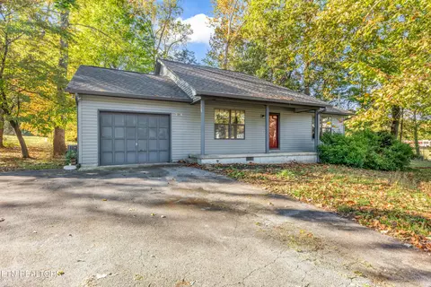 704 Ike Ln, Knoxville, TN 37918