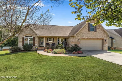 2841 Misty Ridge Dr, Lenoir City, TN 37772