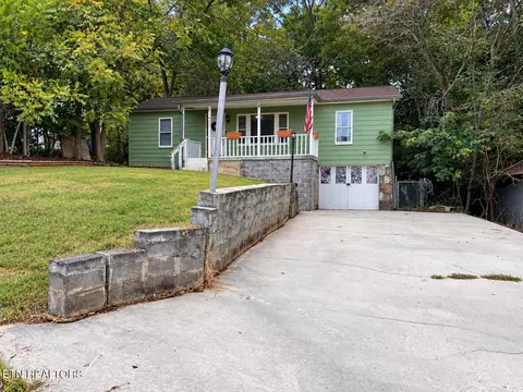313 King Dr, Harriman, TN 37748