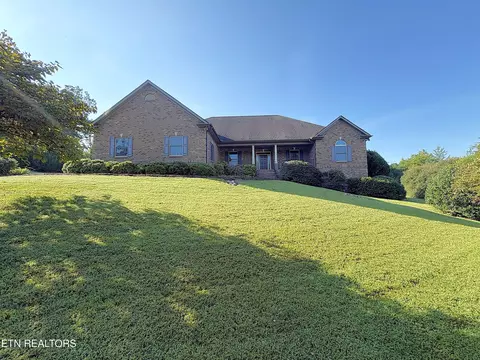 210 Red Grouse Dr, Lenoir City, TN 37772