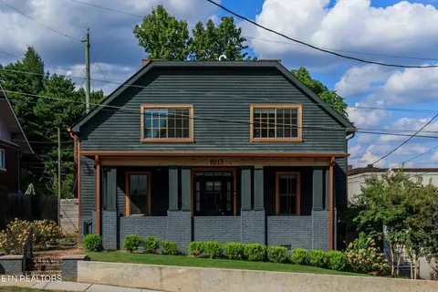 1017 Thompson Pl, Knoxville, TN 37917