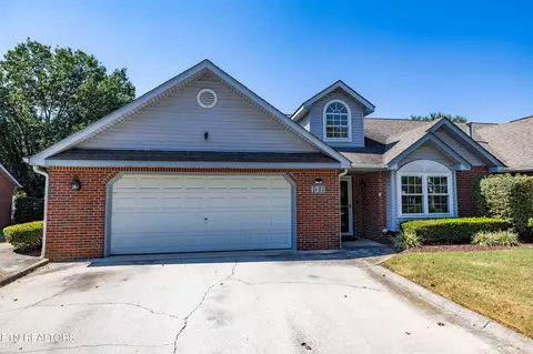 805 Cedar Ln #D13, Knoxville, TN 37912
