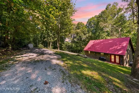 301 Bibee Ln, Caryville, TN 37714