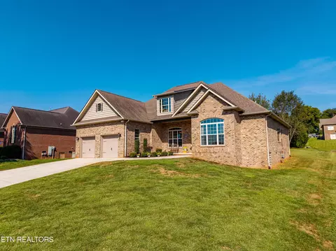 300 Kennesaw Ln, Lenoir City, TN 37771