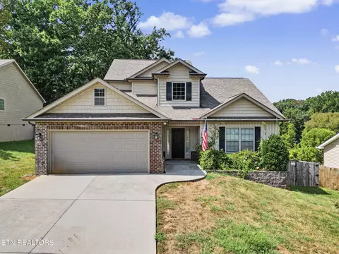 813 Mackenzie Dr, Maryville, TN 37804