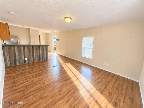 Living - 9326 Davis Dr, Corryton, TN 37721 photo 1 of 1