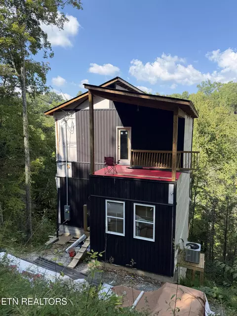 932 N Highland Dr, Gatlinburg, TN 37738