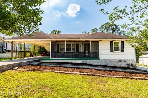 111 Sanford Ln, Oak Ridge, TN 37830