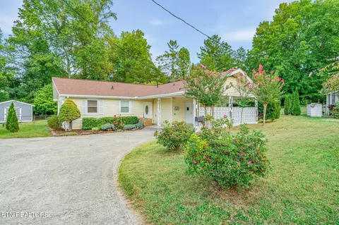 107 Park Ln, Oak Ridge, TN 37830
