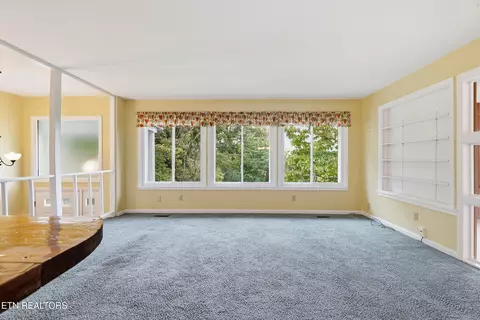Living - 347 E Chestnut Hill Rd, Townsend, TN 37882 photo 1 of 7