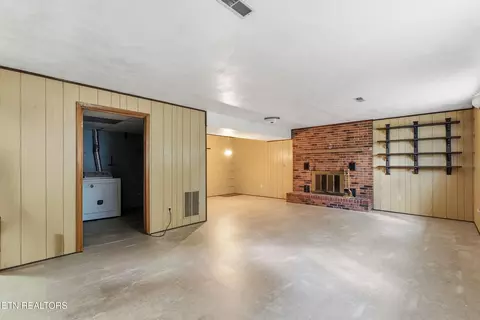 Living - 347 E Chestnut Hill Rd, Townsend, TN 37882 photo 5 of 7