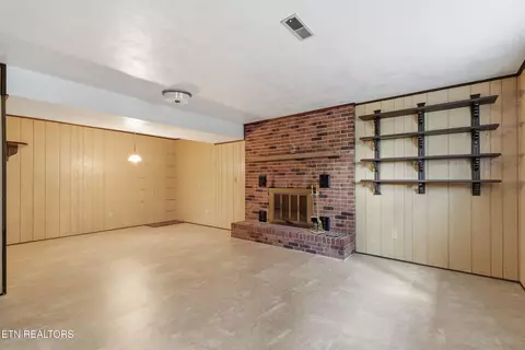 Living - 347 E Chestnut Hill Rd, Townsend, TN 37882 photo 7 of 7