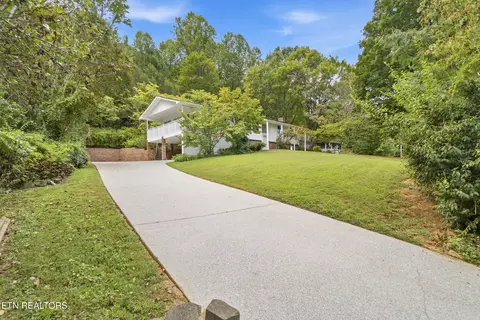 Exterior - 347 E Chestnut Hill Rd, Townsend, TN 37882 photo 3 of 13