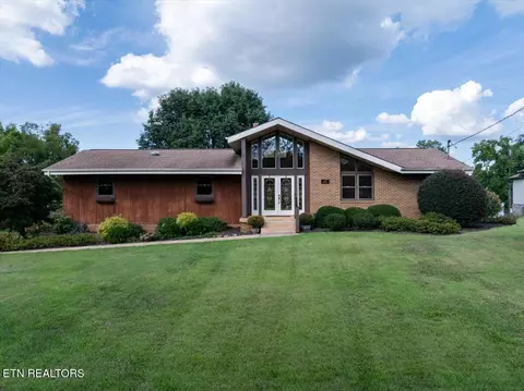 4445 Scenic Dr, Lenoir City, TN 37772