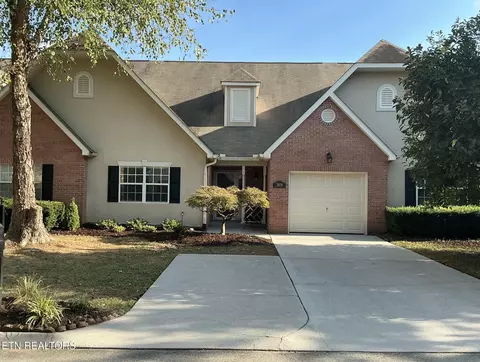 2828 Knob Creek Ln, Knoxville, TN 37912
