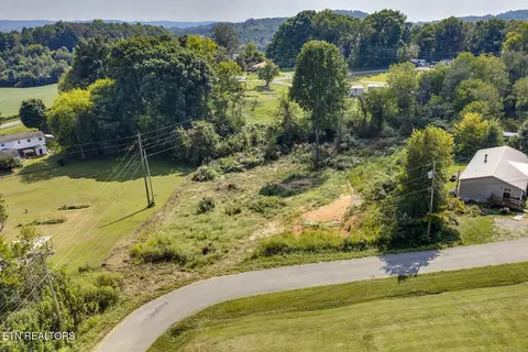519 Sunflower Cir, Sweetwater, TN 37874