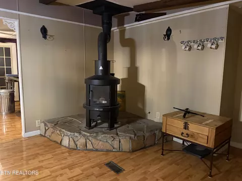 Living - 1069 Bryan View Rd, Sevierville, TN 37862 photo 5 of 5