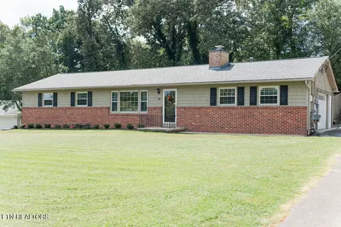 1017 W Park Dr, Knoxville, TN 37909