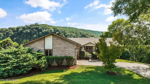 109 Lakeview Pl, Clinton, TN 37716