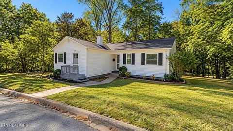 205 W Fairview Rd, Oak Ridge, TN 37830