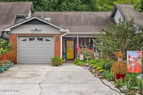 2021 Locarno Dr, Knoxville, TN 37914