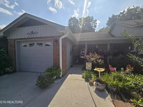 2021 Locarno Dr, Knoxville, TN 37914