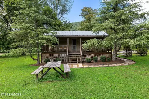 Exterior - 339 Stables Dr, Townsend, TN 37882 photo 2 of 17