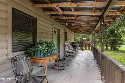 Exterior - 339 Stables Dr, Townsend, TN 37882 photo 5 of 17