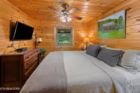 Bedroom - 339 Stables Dr, Townsend, TN 37882 photo 2 of 5