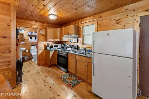 Kitchen - 339 Stables Dr, Townsend, TN 37882 photo 2 of 3