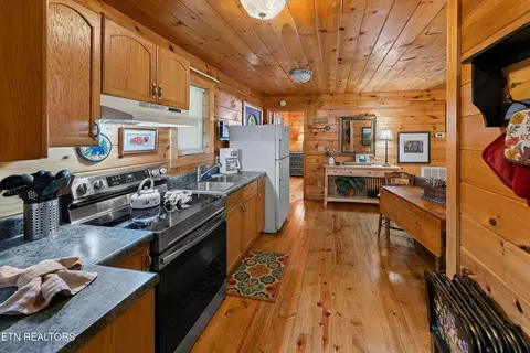 Kitchen - 339 Stables Dr, Townsend, TN 37882 photo 3 of 3