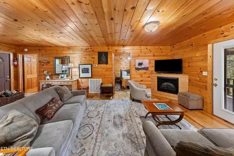 Living - 339 Stables Dr, Townsend, TN 37882 photo 3 of 3