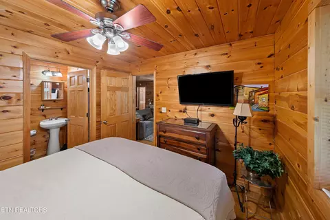 Bedroom - 339 Stables Dr, Townsend, TN 37882 photo 3 of 5