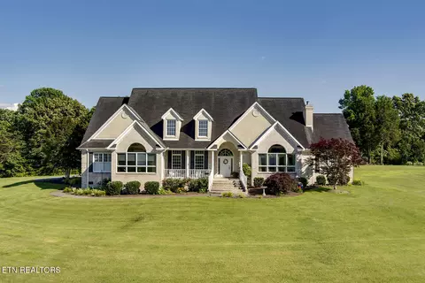 1044 Smith Valley Rd, Lenoir City, TN 37772