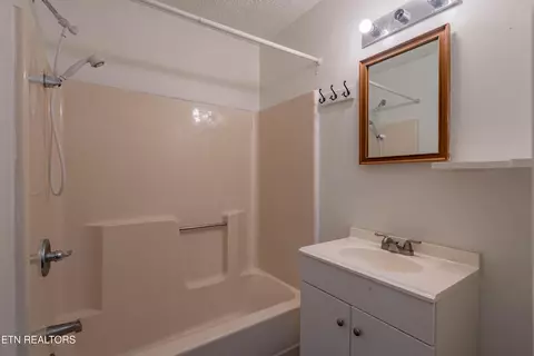 Bath - 106 Guy Hamby Rd, Lancing, TN 37770 photo 1 of 2