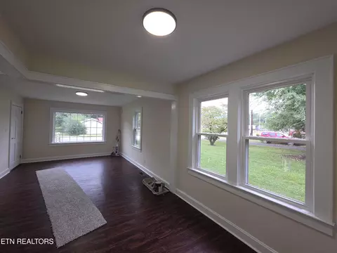 Living - 305 N 15th St, Middlesboro, KY 40965 photo 2 of 2