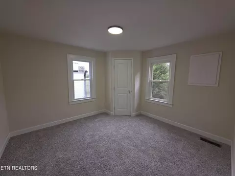 Bedroom - 305 N 15th St, Middlesboro, KY 40965 photo 1 of 3