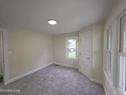 Bedroom - 305 N 15th St, Middlesboro, KY 40965 photo 3 of 3