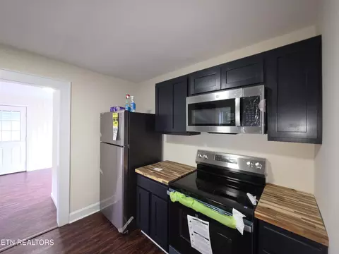 Kitchen - 305 N 15th St, Middlesboro, KY 40965 photo 2 of 2