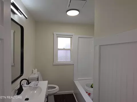 Bath - 305 N 15th St, Middlesboro, KY 40965 photo 1 of 1