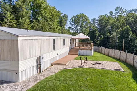 425 Bazel Rd, Harriman, TN 37748